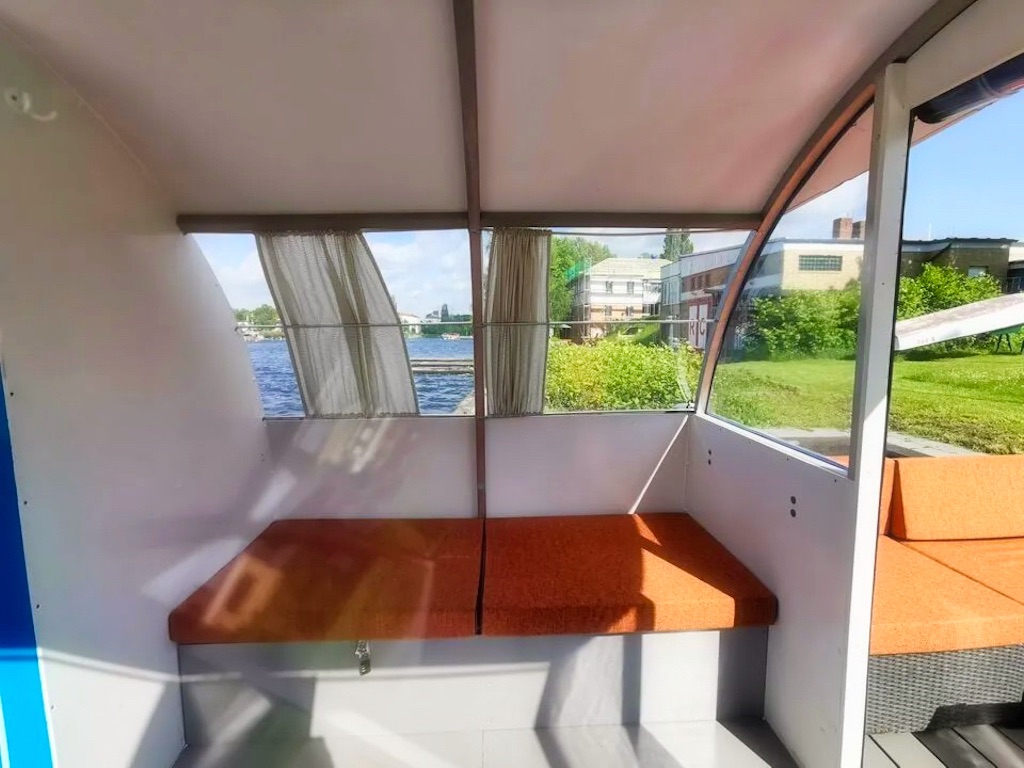 Floß mit Kabine mieten